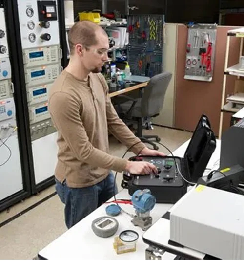 Fluke 3130-G2M Portable Pressure Calibrator 2